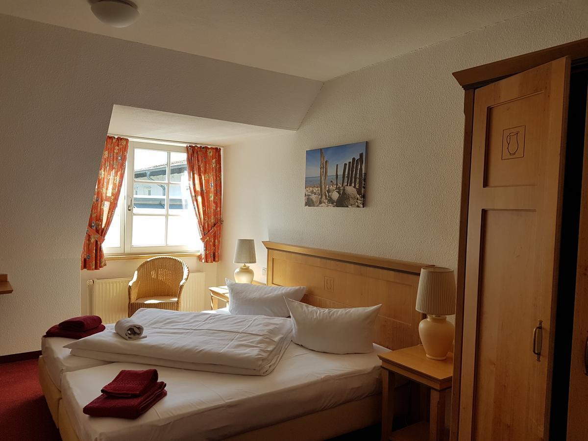 Hotel Alt Wittower Krug Вик Экстерьер фото