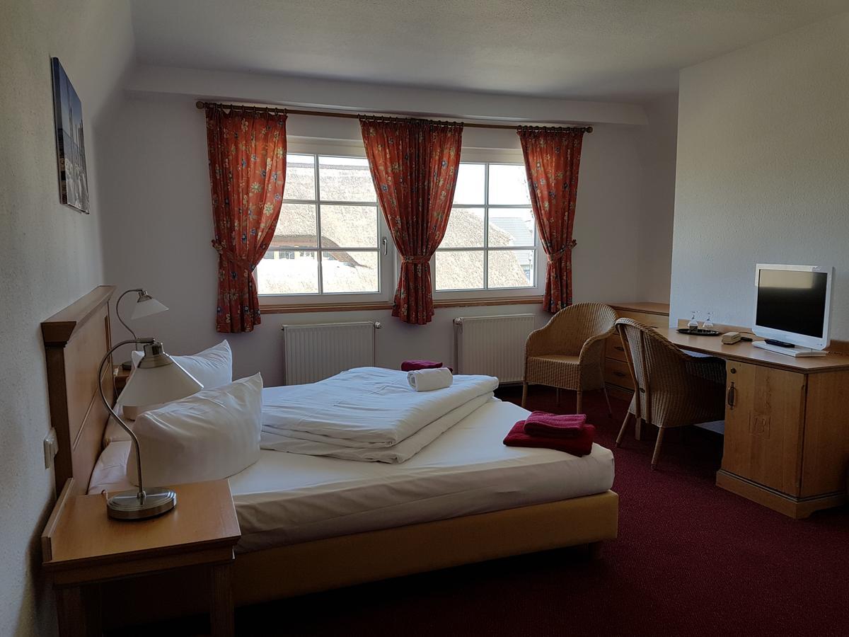 Hotel Alt Wittower Krug Вик Экстерьер фото