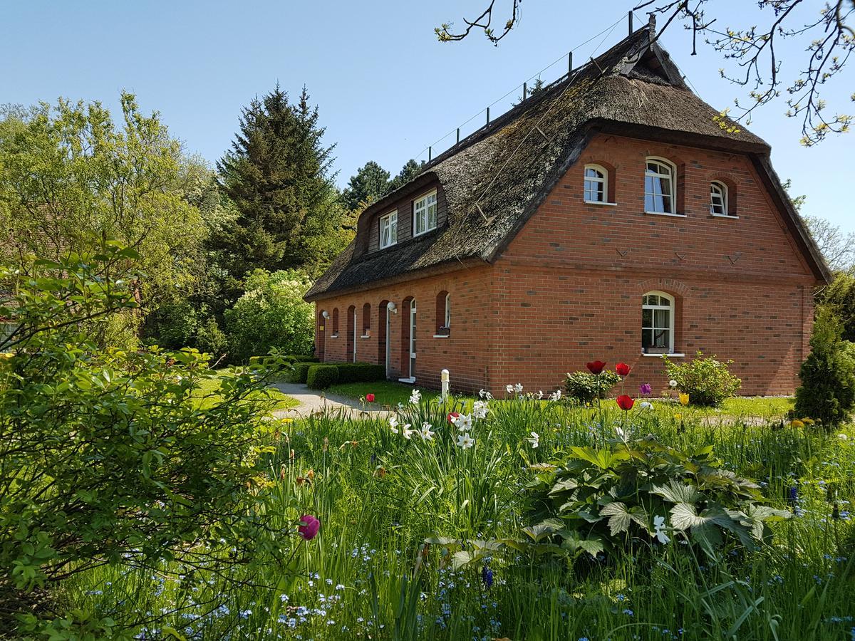 Hotel Alt Wittower Krug Вик Экстерьер фото
