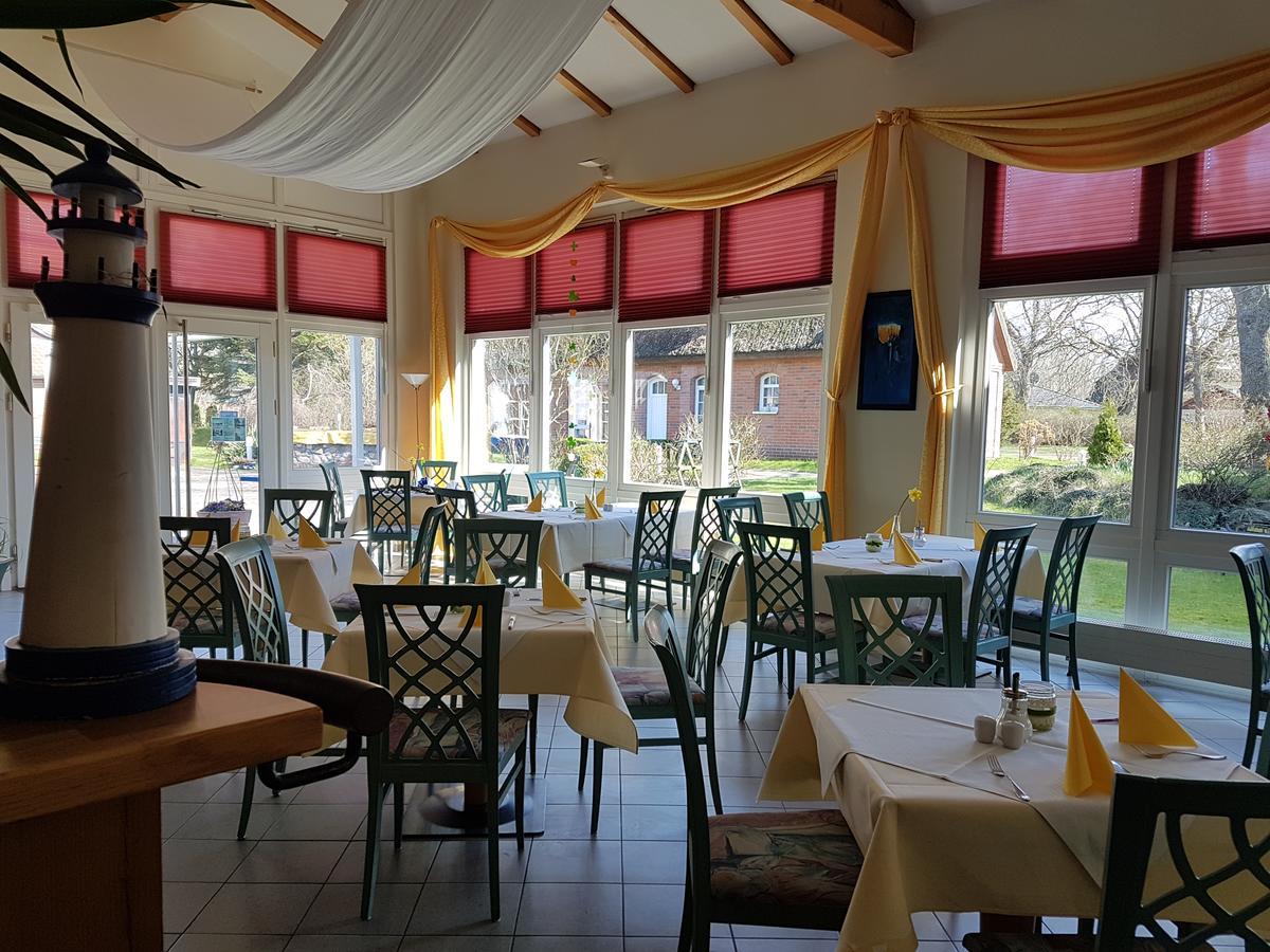 Hotel Alt Wittower Krug Вик Экстерьер фото