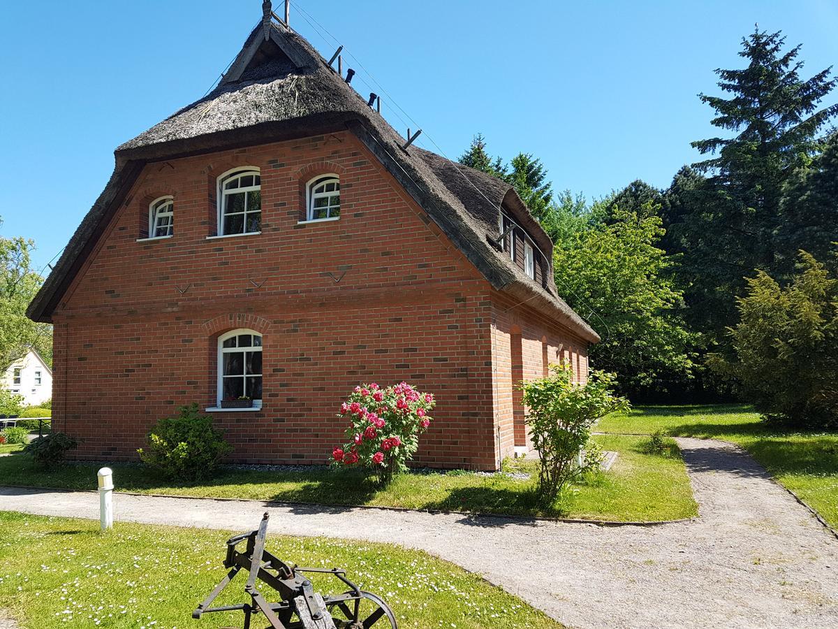 Hotel Alt Wittower Krug Вик Экстерьер фото